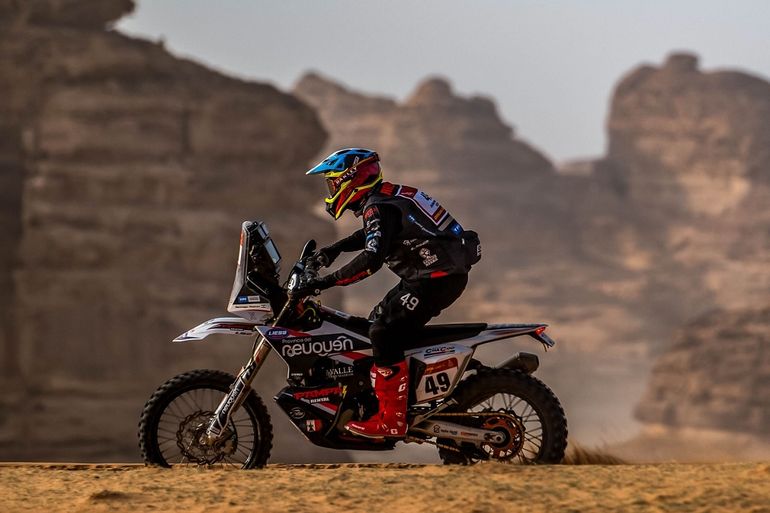Santiago Rostan superó una etapa difícil en el rally Dakar
