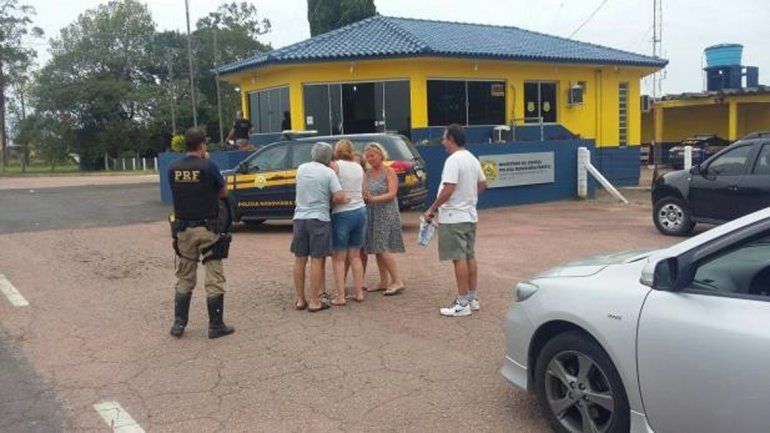 El momento del encuentro entre la hija y los padres olvidadizos.