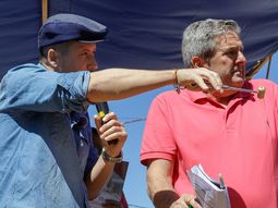 Leandro Lusarreta, rematador, Sergio Checho Prieto, consignatario. Foto: Abriendo Tranqueras. Leandro Lusarreta, rematador, Sergio Checho Prieto, consignatario. Foto: Abriendo Tranqueras.
