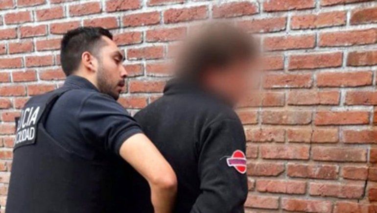 Abusó de nena en su oficina