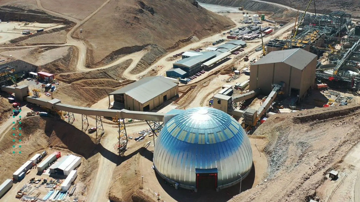 Primer año a plena capacidad: Salares Norte pondrá a Chile entre los top 10 productores mundiales de oro en 2026. Primer año a plena capacidad: Salares Norte pondrá a Chile entre los top 10 productores mundiales de oro en 2026.