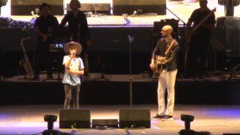 un pibe de cutral co cumplio su sueno y canto con abel pintos un pibe de cutral co cumplio su sueno y canto con abel pintos