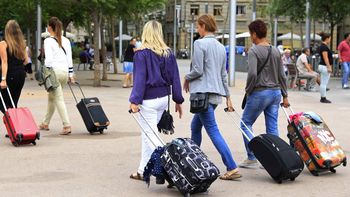 record de turistas en semana santa, mas de 2 millones de personas viajaron por el pais record de turistas en semana santa, mas de 2 millones de personas viajaron por el pais