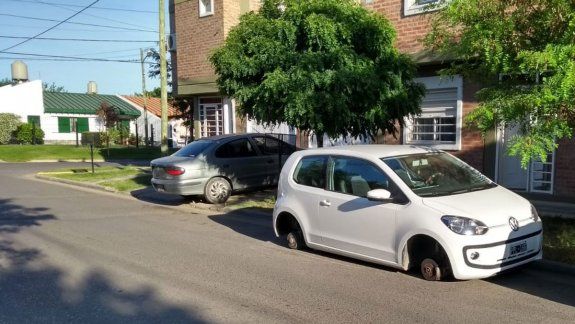 Volvieron los robarruedas: atacaron en Don Bosco II