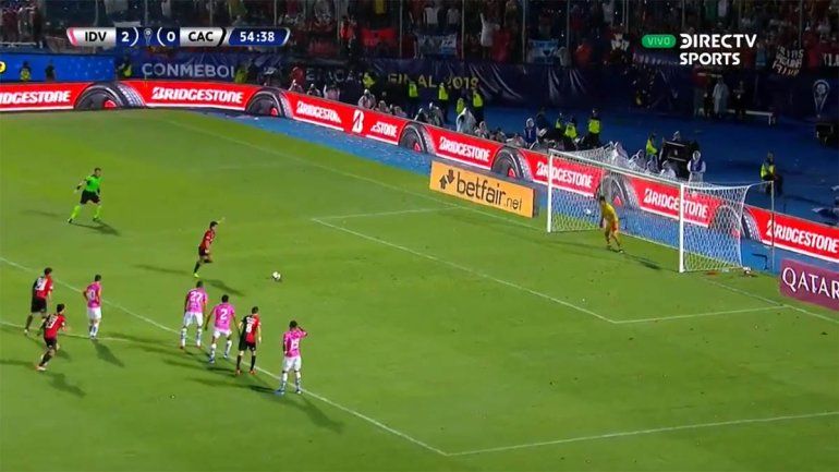 El polémico penal que cobró el brasilero y erró El Pulga