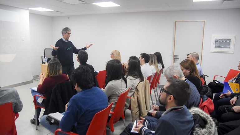 Con éxito finalizó el curso sobre física médica en el COI