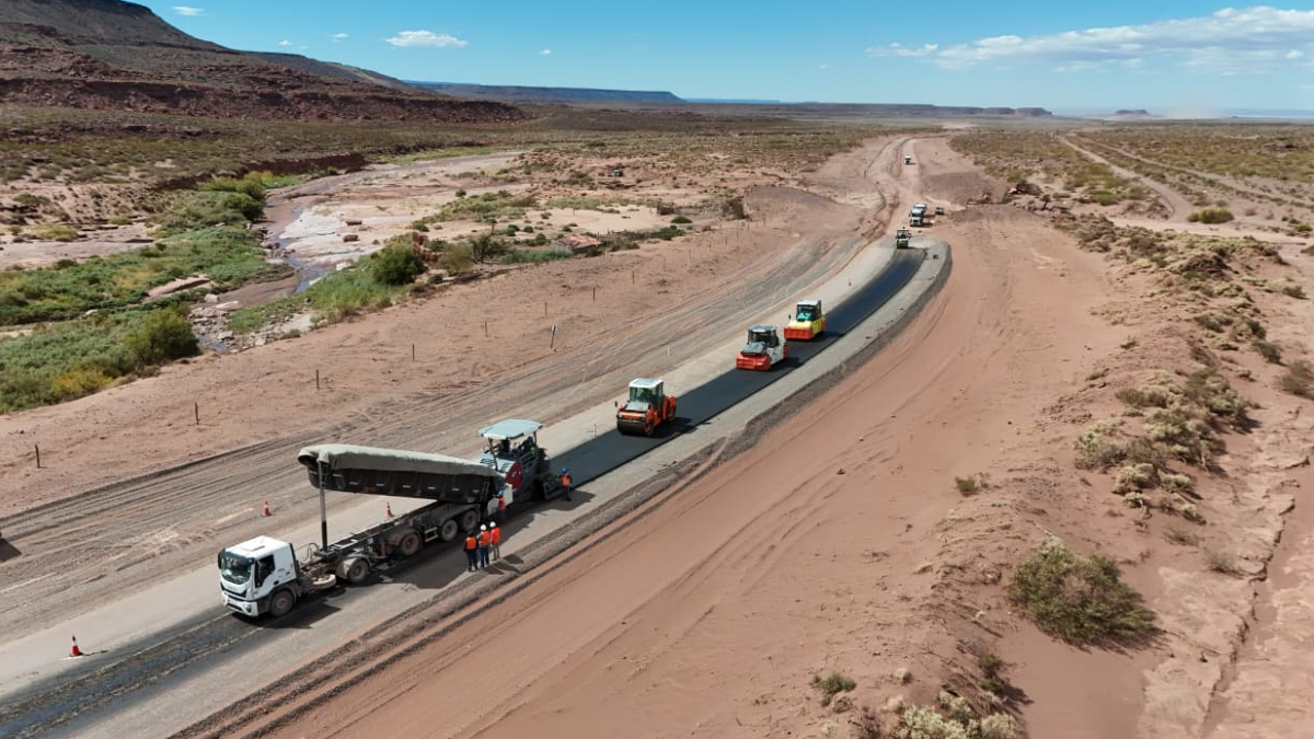 Comenzó el asfaltado en la ruta 7 y la obra registra un 25% de ejecución