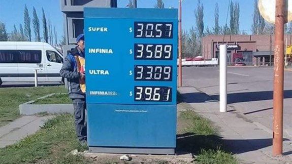 La nafta súper rompió la barrera de los 30 pesos