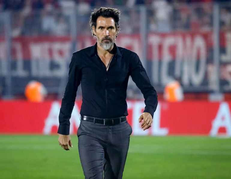 Eduardo Domínguez en la cuerda floja contra Estudiantes de La Plata Eduardo Domínguez en la cuerda floja contra Estudiantes de La Plata