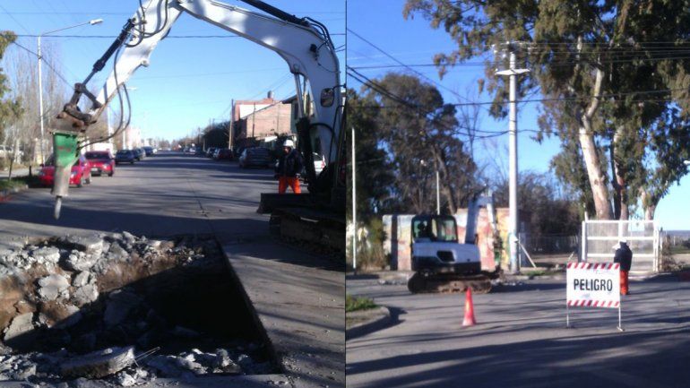 Trabajan en la reparación del cráter de la calle Lanín