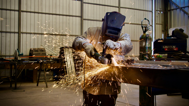 A un trabajador de Cipolletti le hicieron firmar un documento sin motivo que derivó en el despido de la empresa.