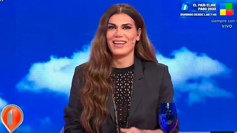 Flor de la V conduciendo Intrusos Flor de la V conduciendo Intrusos