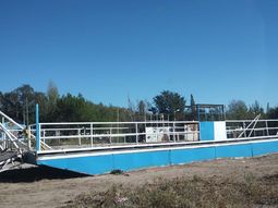 La vieja balsa La Gallega camió la cara en los últimos días. Don Luis Otarola tuvo la idea de darle otro aspecto, y con la colaboración de vecinos lo está logrando. La vieja balsa La Gallega camió la cara en los últimos días. Don Luis Otarola tuvo la idea de darle otro aspecto, y con la colaboración de vecinos lo está logrando.