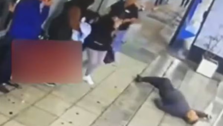 Empleado de un restaurante noqueó a un hombre que le pidió usar el baño