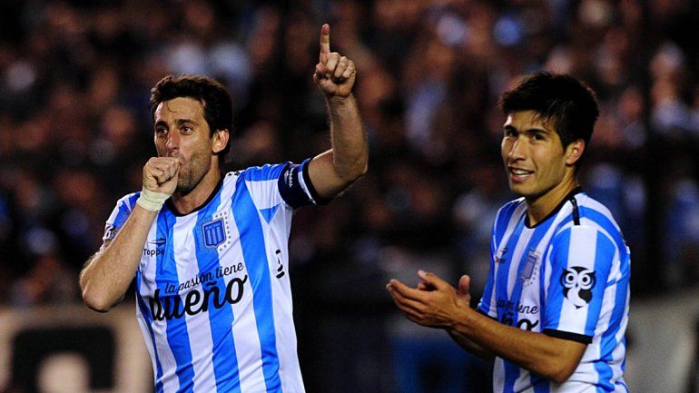 Milito fue el mimado de la noche: convirtió dos y amaga con quedarse.