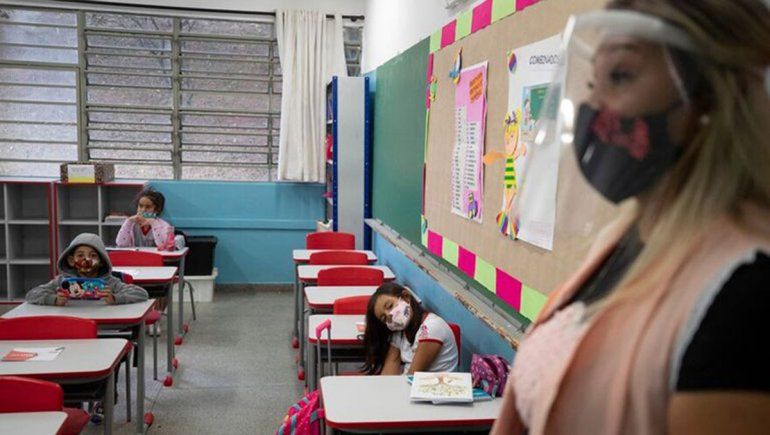 Estudiantes, en contra del regreso al aula en Brasil