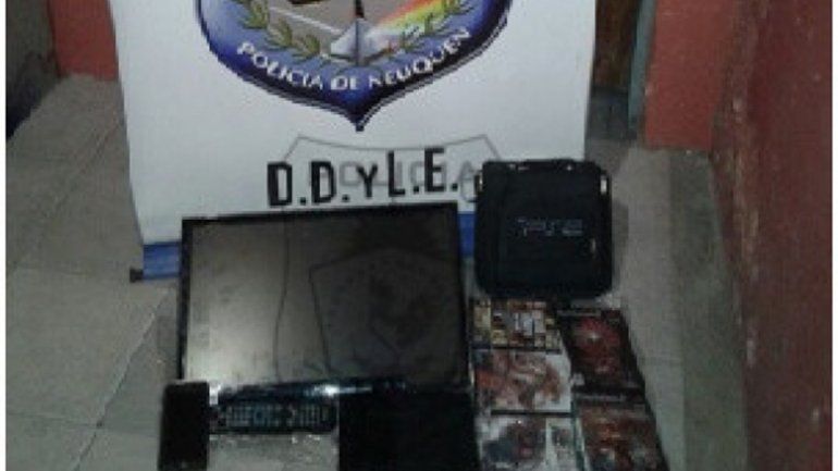 El botín recuperado tras el allanamiento en Gregorio Álvarez.