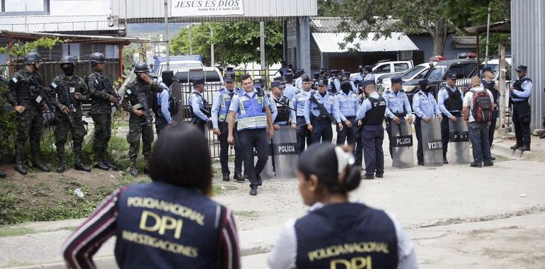 Motín en una cárcel de Honduras deja 41 reclusas muertas Motín en una cárcel de Honduras deja 41 reclusas muertas