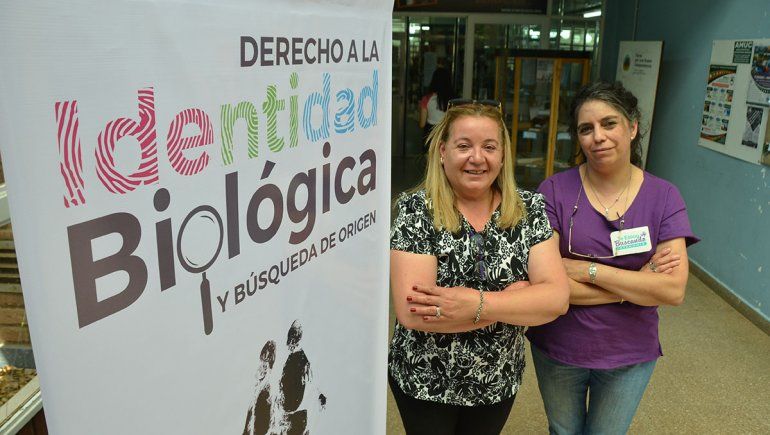 Dos luchadoras en la búsqueda de la identidad biológica