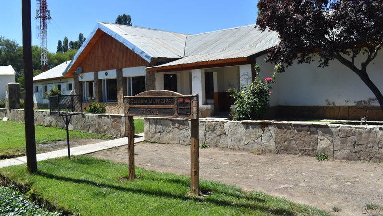 Desesperación en una hostería de El Cholar: un huésped no salía y lo encontraron muerto