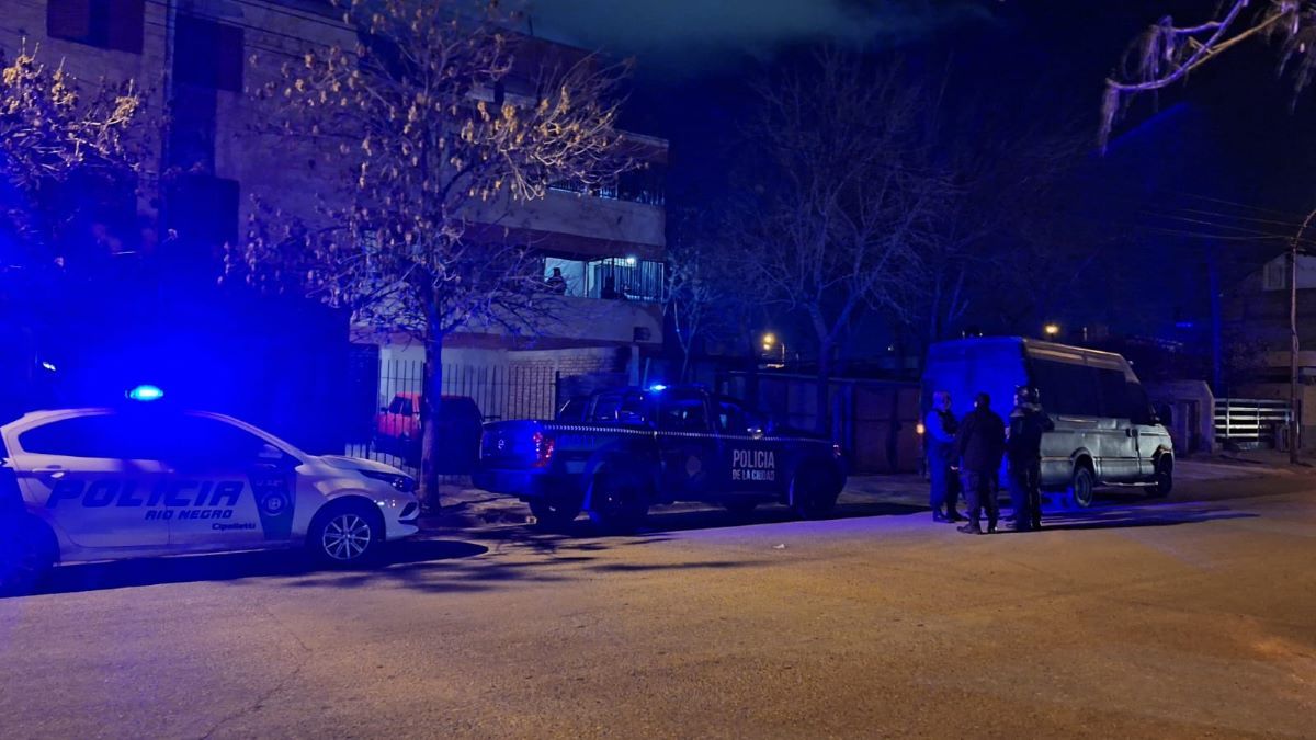 Policías rionegrinos, de la provincia de Buenos Aires y de la fuerza Federal participaron en el operativo en el que se detuvo al joven prófugo.&nbsp;