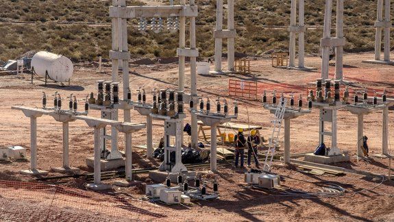Luz verde a las industrias: les llevan la energía en Añelo
