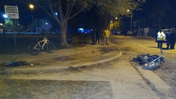 Un motociclista de 18 años murió en confuso accidente