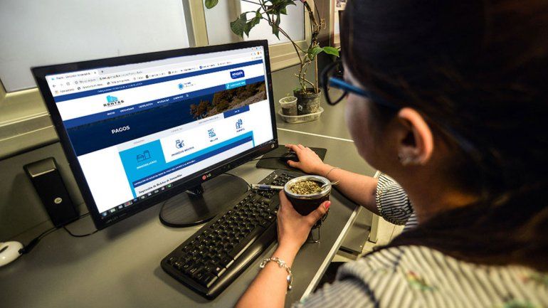 La burocracia se despide de los papeles de a poco