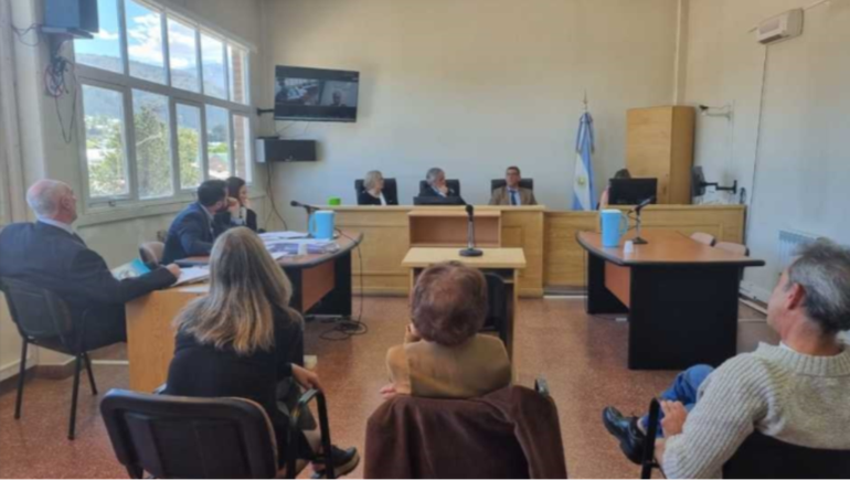 Una de las audiencias del juicio por la estafa a una mujer de 87 años en Esquel. 