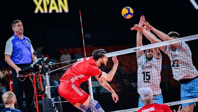 Argentina perdió con Polonia en el Preolímpico de Vóley y este sábado enfrenta al local