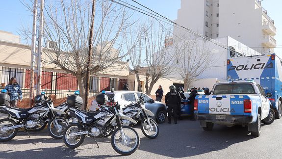 El impresionante despliegue de la Policía en el Centro Oeste de Neuquén: ¿qué pasó?