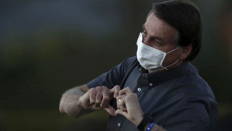 Bolsonaro dio negativo y anunció que se curó de coronavirus