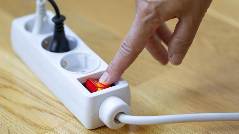El aparato electrónico que nadie desenchufa durante las tormentas yes clave para evitar daños serios