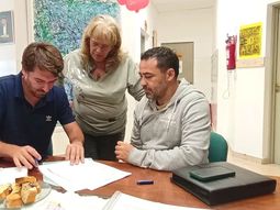 El intendente de Cipolletti firmó convenios de cooperación con seis reconocidas instituciones locales. Foto: Gentileza.