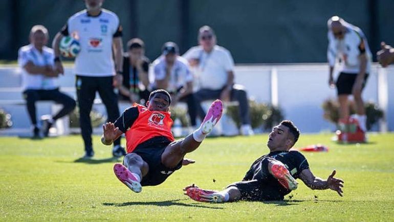 La terrible patada de Casemiro a Endrick que lo hizo volar por el aire en un entrenamiento de Brasil