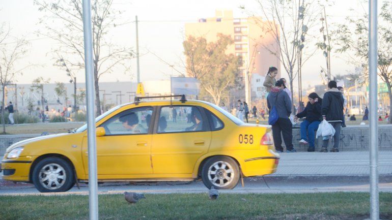 Neuquén ya tiene la tarifa de taxis más alta de la zona