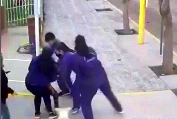 Lo hicieron otra vez: los bomberos de Centenario salvaron a una niña atragantada con una bolita