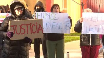 En julio, vecinos estafados por Megared se manifestaron en Puerto Madryn. En julio, vecinos estafados por Megared se manifestaron en Puerto Madryn.