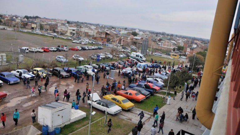 Los autos fueron protagonistas de este evento solidario.