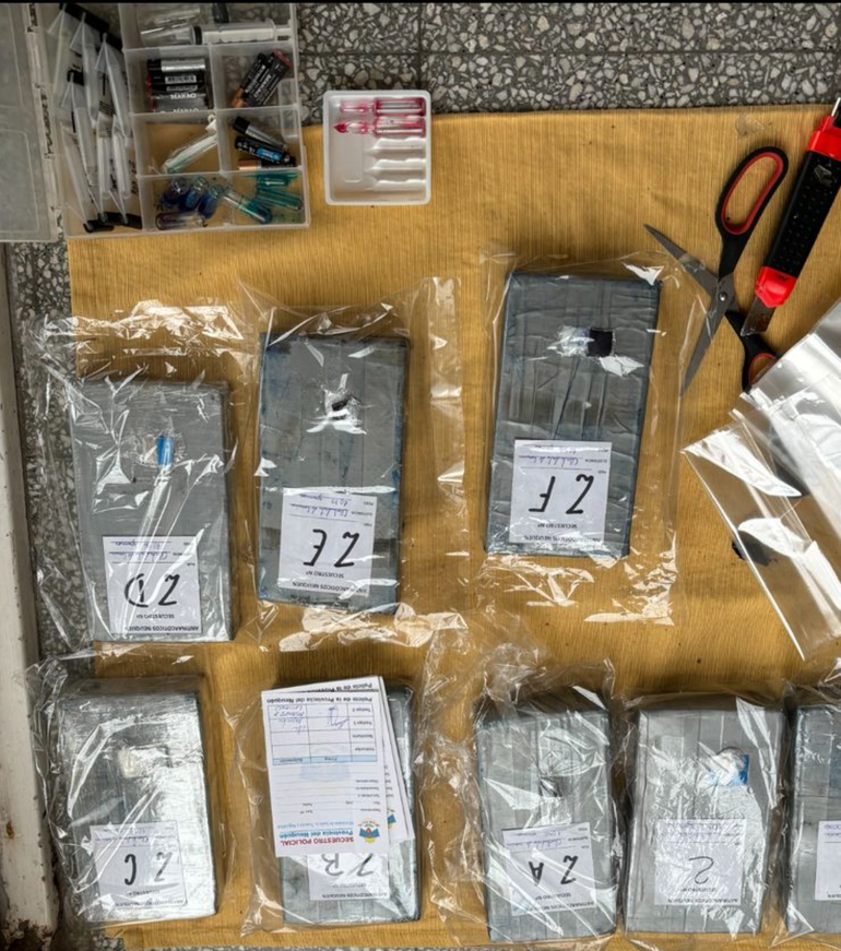 Efectivos de Antinarcóticos utilizó reactivos que confirmaron que se trataba de cocaína. Efectivos de Antinarcóticos utilizó reactivos que confirmaron que se trataba de cocaína.