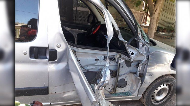 Un discapacitado se levantó y se encontró con la camioneta destrozada: busca testigos