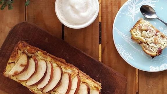 Budín de manzana, sin harinas: la receta con solo 3 ingredientes y muchas proteínas