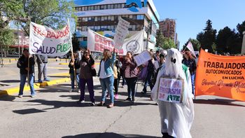 La protesta arrancó en el centro de Neuquén / Foto