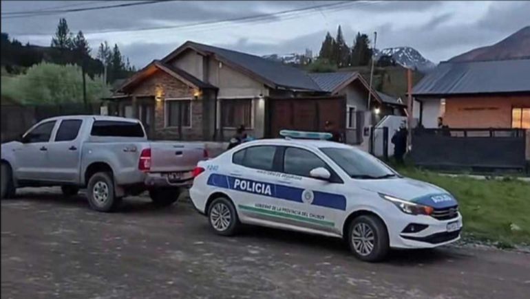 Quién es el acusado de mantener a su mujer y los hijos encerrados en una casa de Esquel.