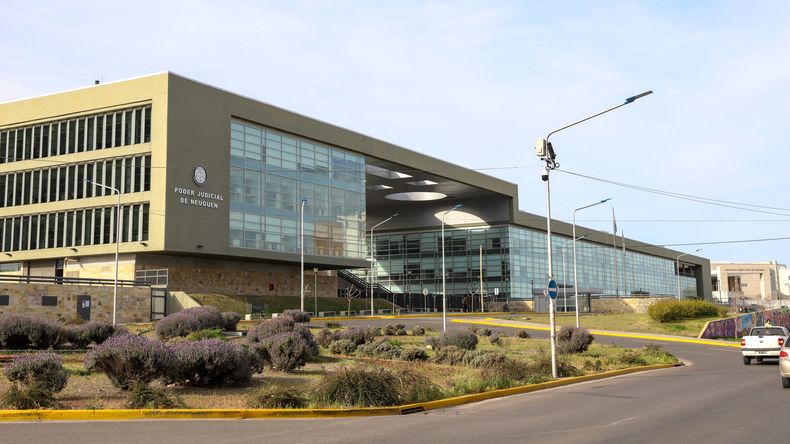 Fallo inédito: un juez decidió expulsar a un violento de la provincia de Neuquén, por violencia contra su ex pareja | LM Neuquen Fallo inédito: un juez decidió expulsar a un violento de la provincia de Neuquén, por violencia contra su ex pareja