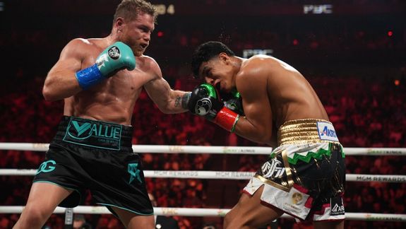 Canelo Álvarez fue superior a Munguía en la pelea del sábado en Las Vegas.&nbsp;