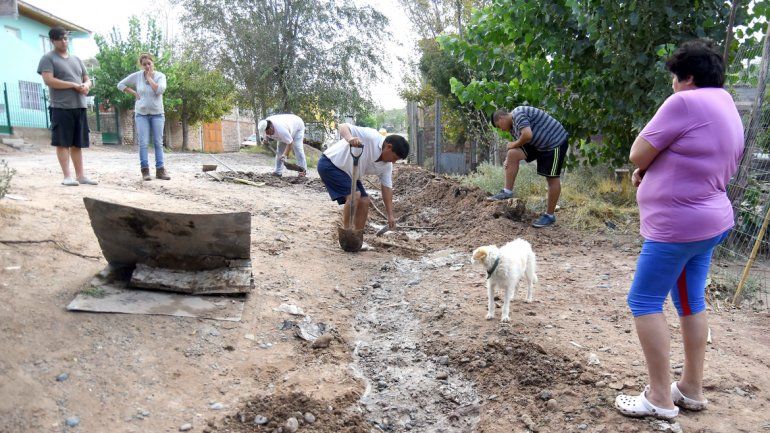 Calles anegadas y los problemas de siempre. Neuquén se vuelve caótica cada vez que llueve mucho.