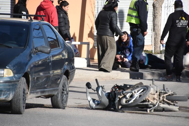 Una motociclista herida en un accidente de tránsito
