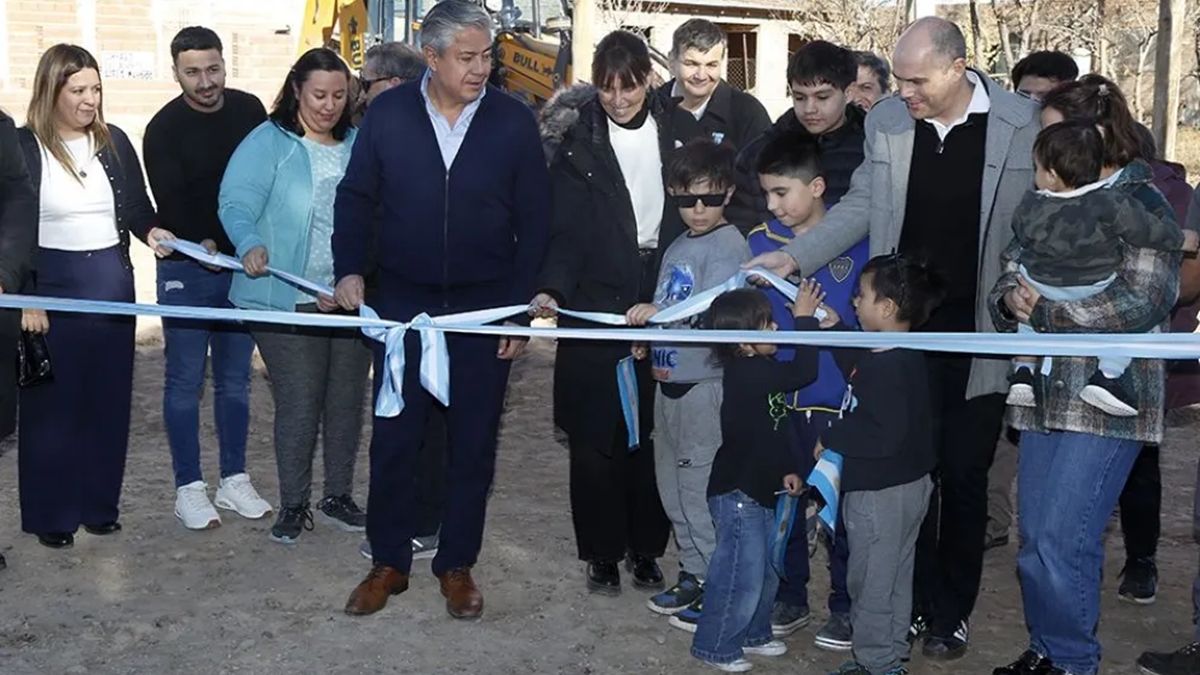 Centenario: inauguraron la conexión de gas para vecinos de un barrio de la meseta