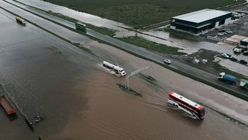 Dramático testimonio: colectivo quedó atrapado con 44 pasajeros en medio del temporal